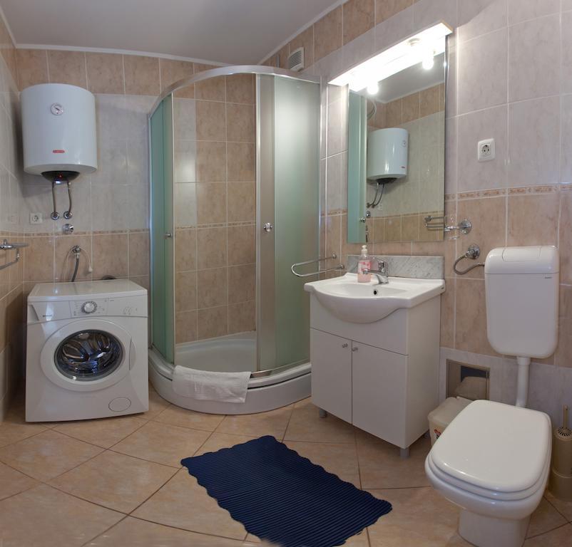 Ideal Location Split Apartments Номер фото